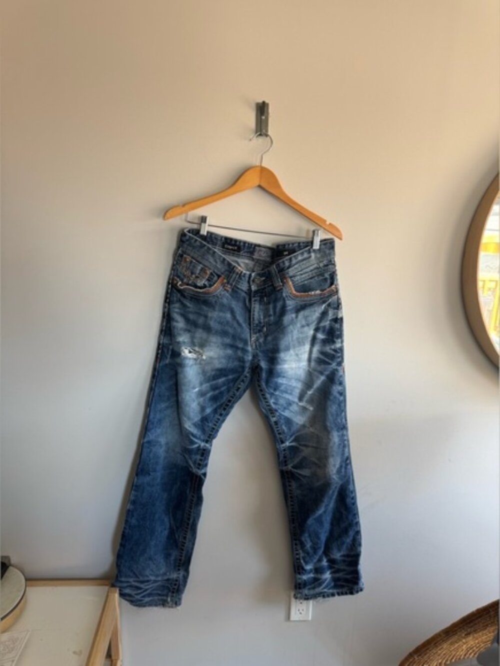 Affliction cooper mens 34 Relaxed Blue Jeans with Vintage Distressed Look